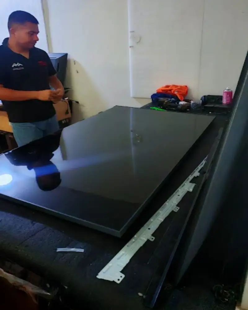 Reparación de placa y problemas de imagen en TV TCL