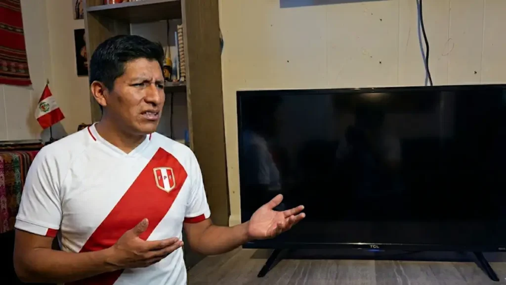 televisor TCL tiene pantalla negra pero sí se escucha